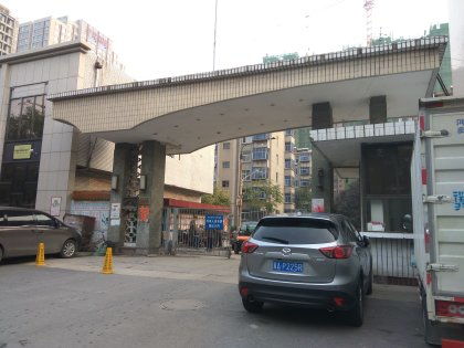 石輻小區404廠宿舍居住體驗全解析 優勢、不足與周邊房產中介評價